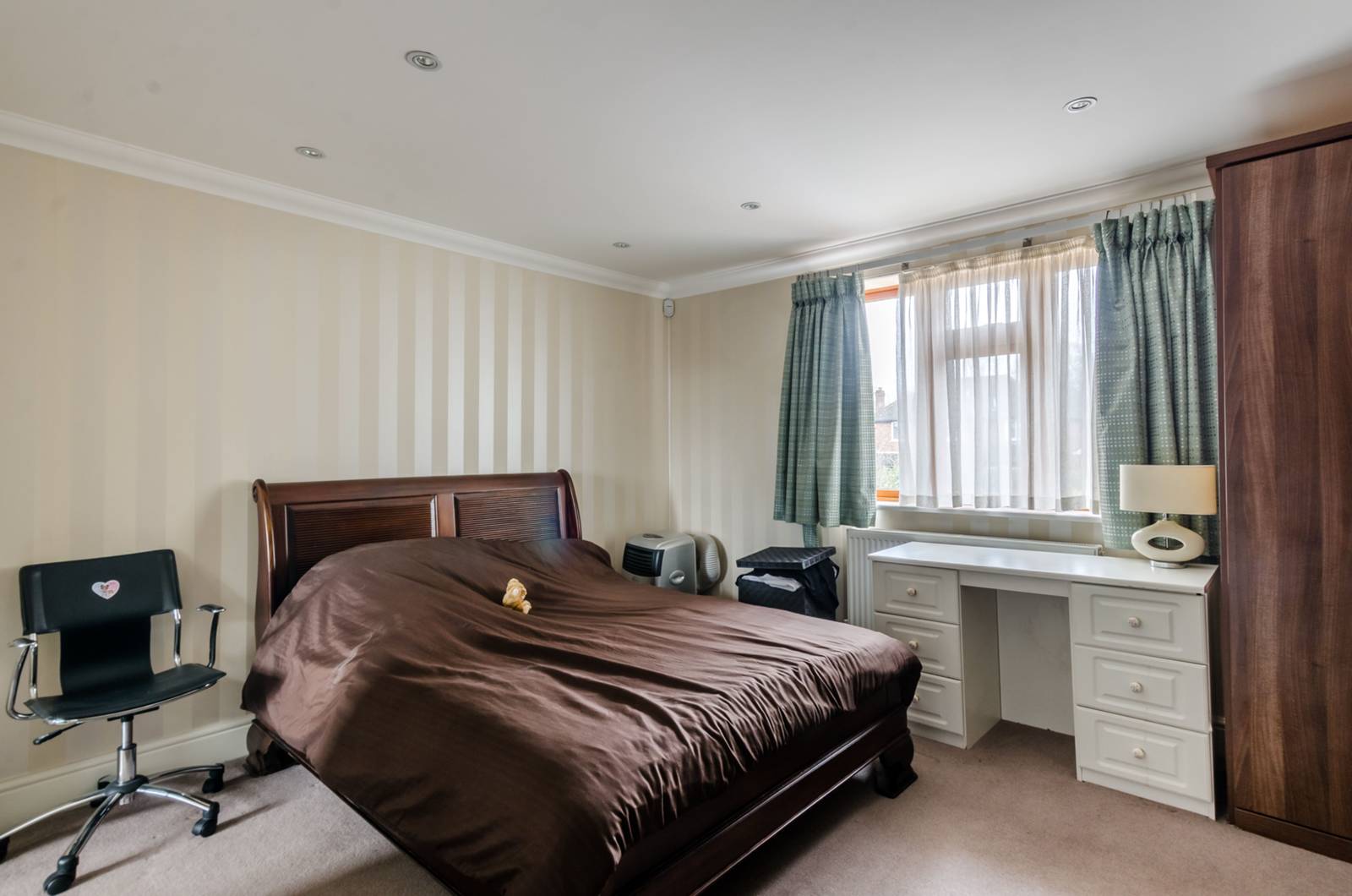 Photos of Castlemaine Avenue, South Croydon CR2 61775975 PrimeLocation