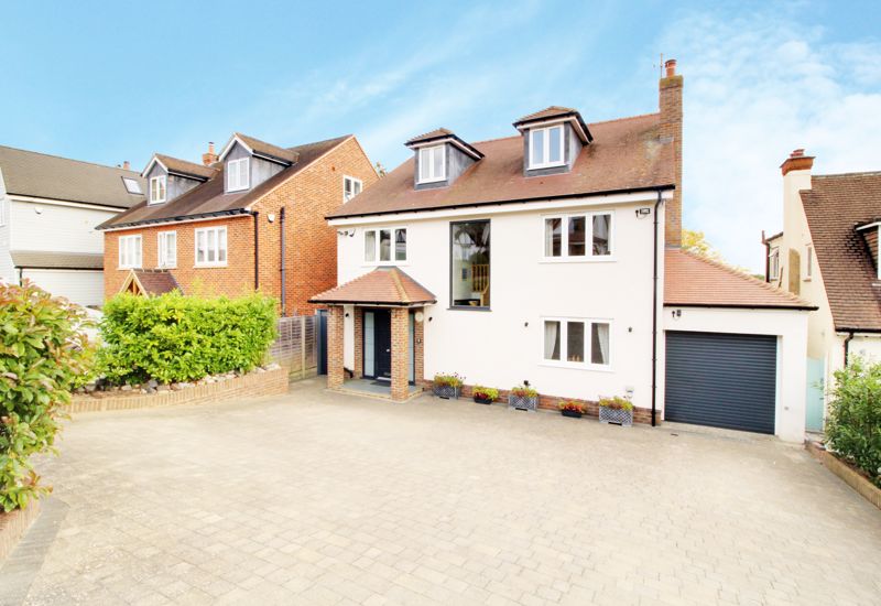 5 bedroom detached house for sale 0