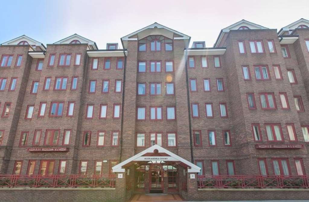 2 bedroom flat for sale 0