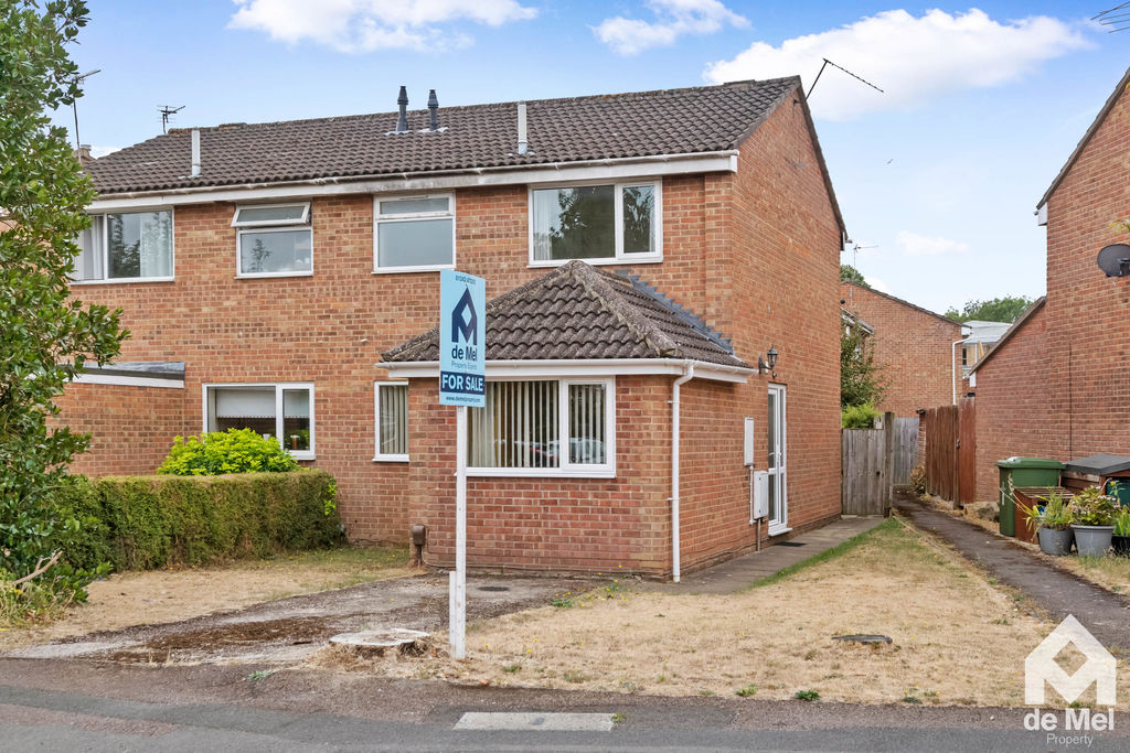 5 bed semi-detached house for sale