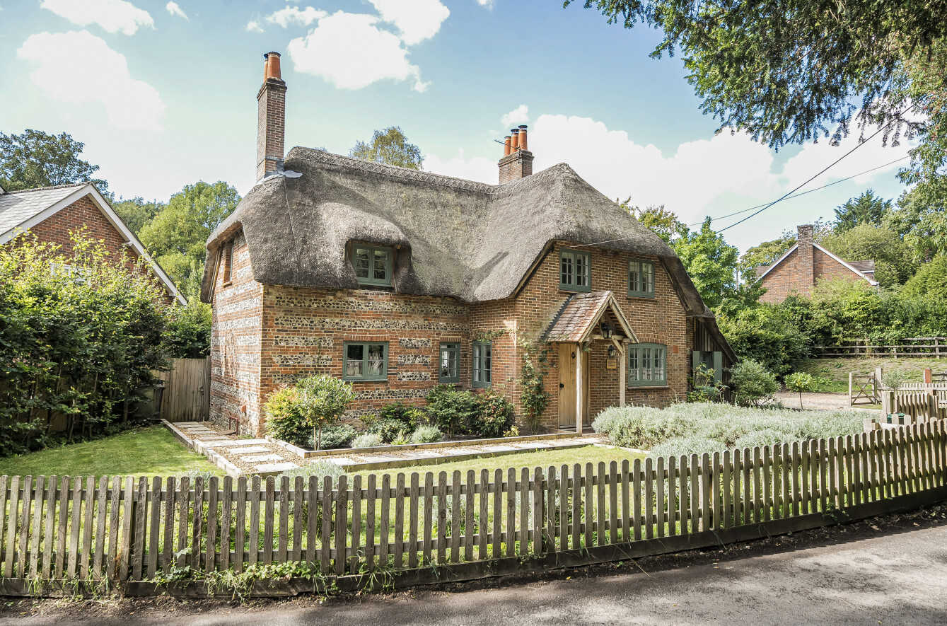 Thatched Cottage,, Pudding Lane, Winchester photo 3