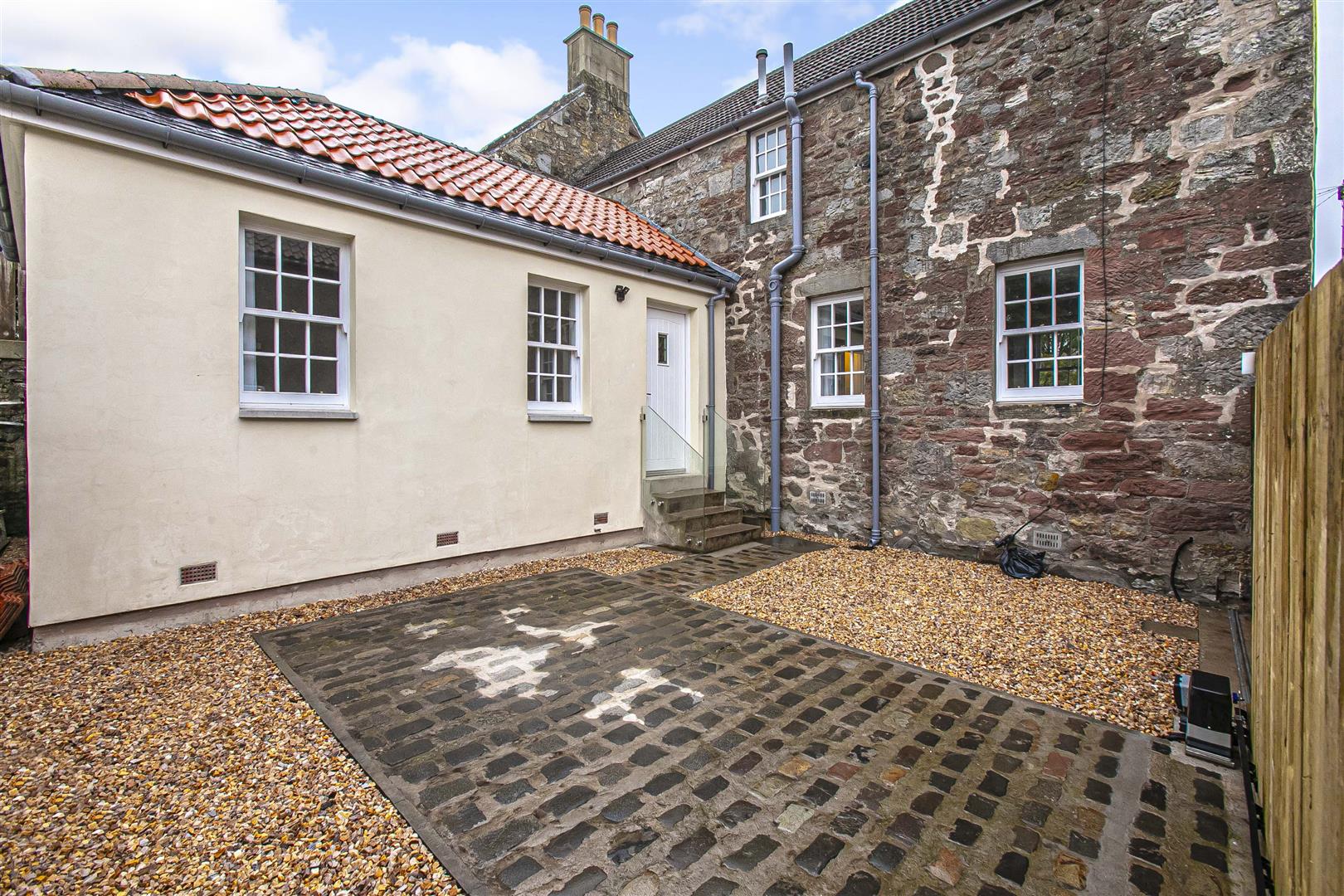 8, School Wynd, Kinross photo 3