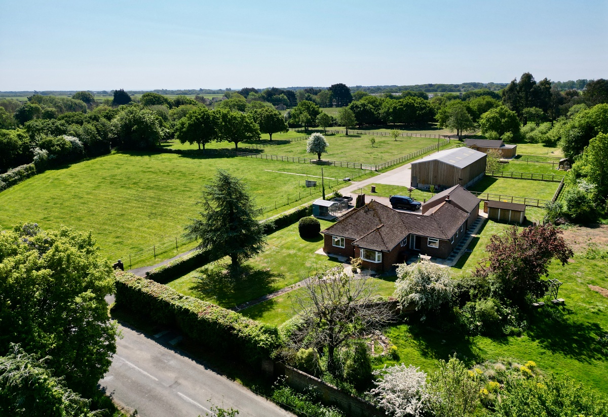 5 bedroom detached house for sale in Carshalton