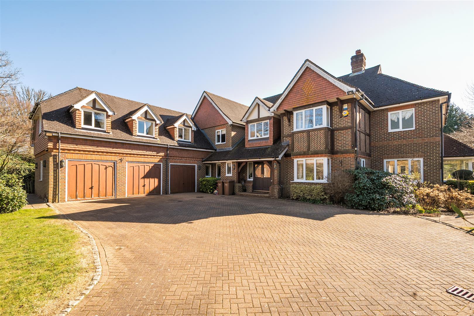 5 bedroom country house for sale