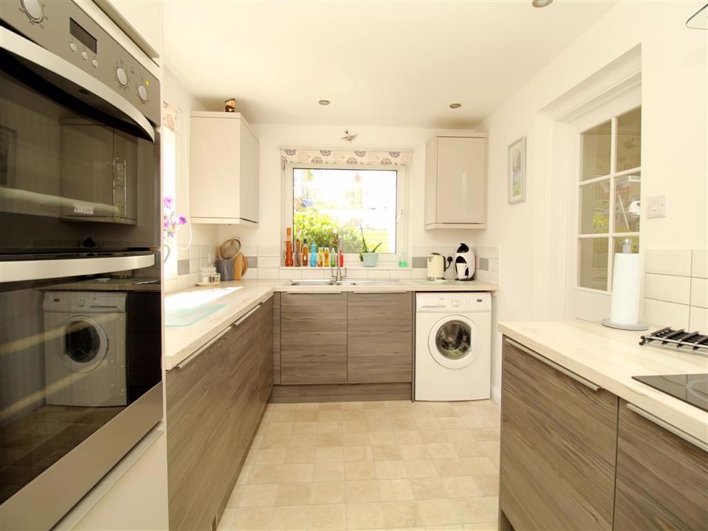 Free property report 9 Culver Close, Plymouth, PL6 5NL Chimnie