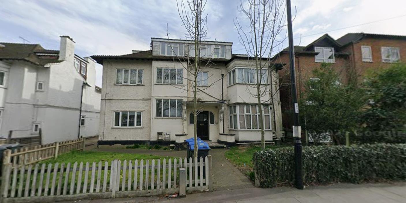 Flat 4, 168, Woodside Green, London photo 2