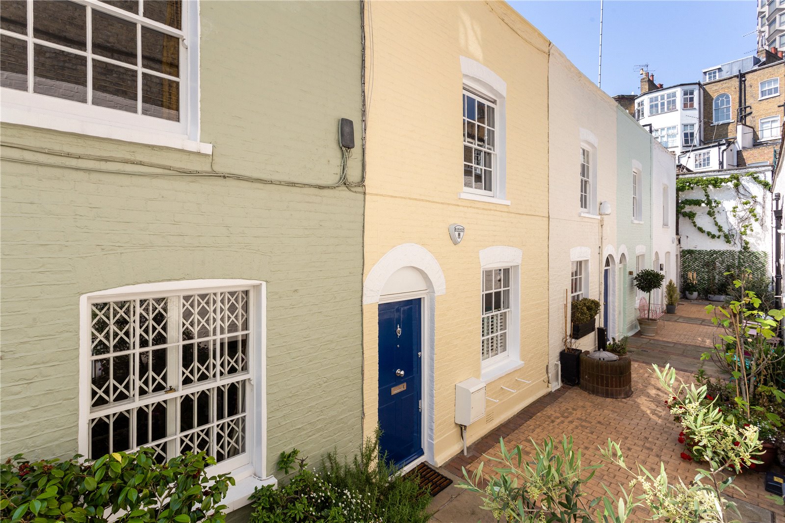 6, Kinnerton Place North, London photo 2