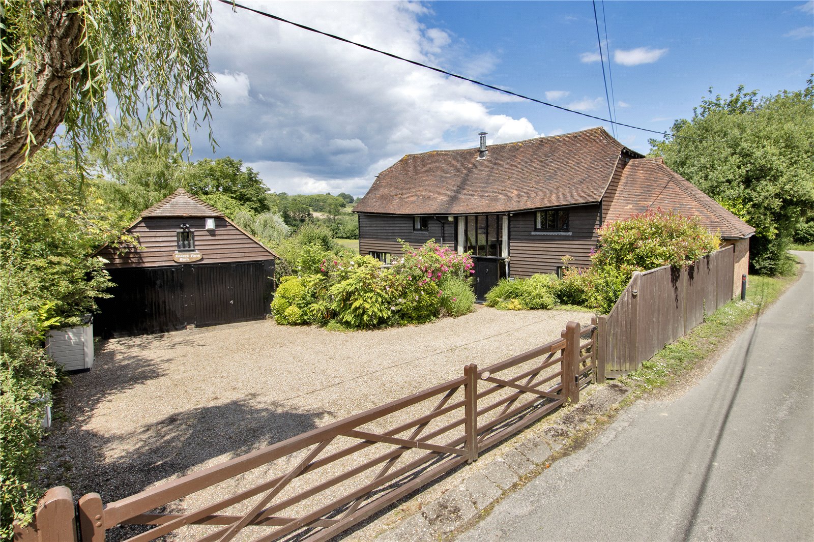 4 bedroom link-detached house for sale in Reigate