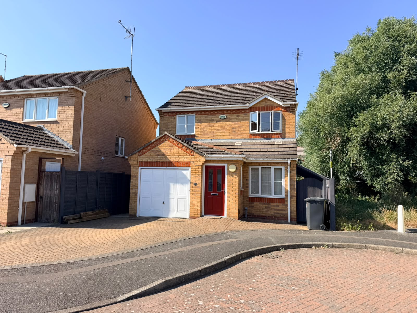 20, Lyvelly Gardens, Peterborough photo 4