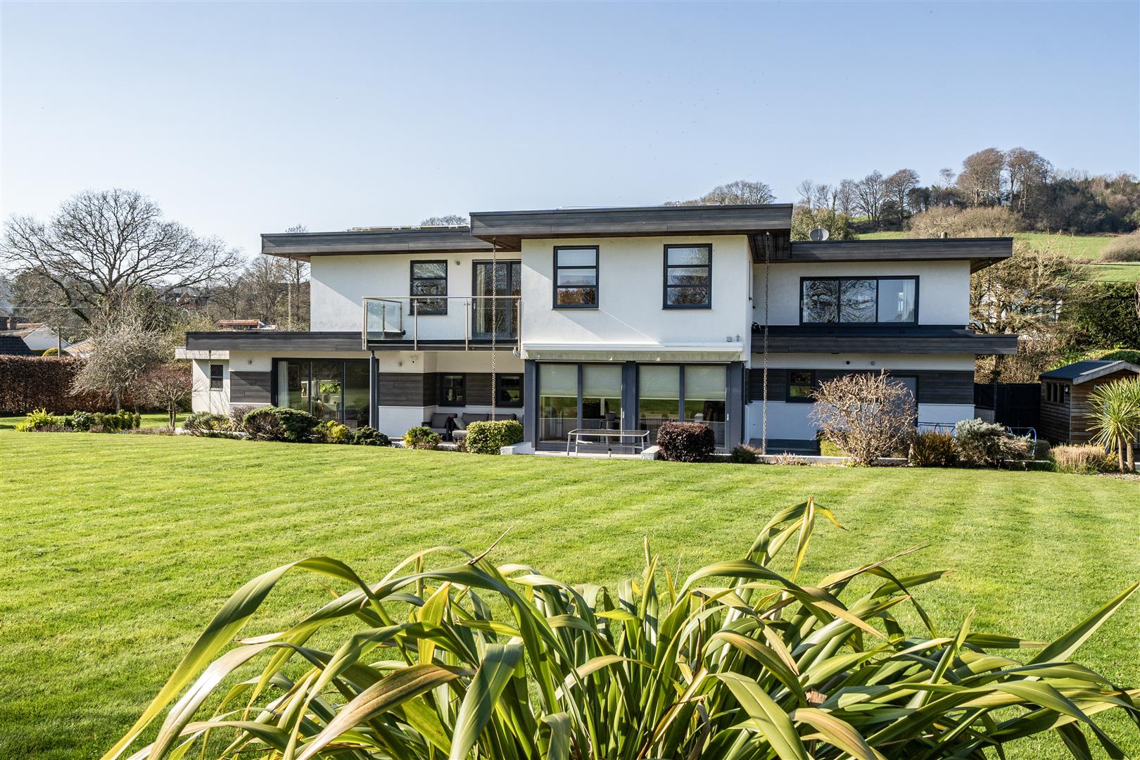 5 bedroom detached house for sale 0