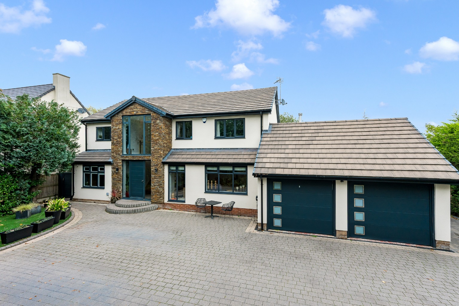 5 bedroom detached house for sale 0