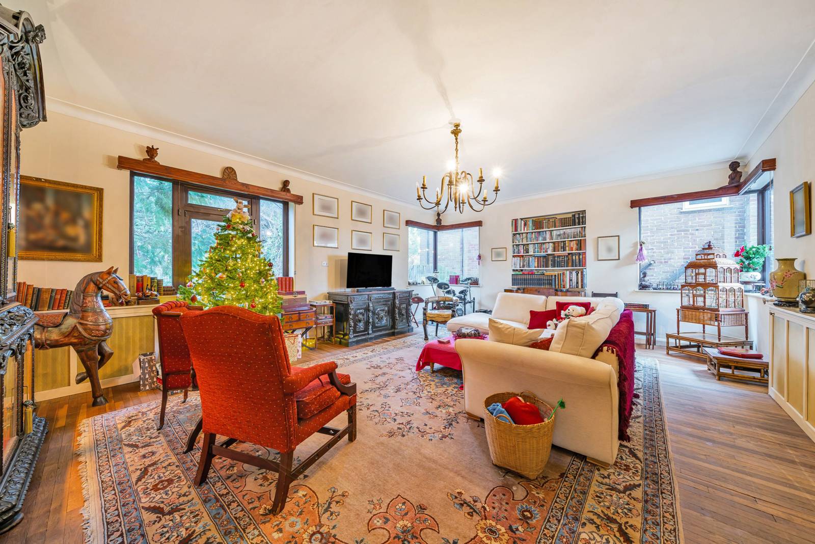 5 bedroom detached house for sale 0