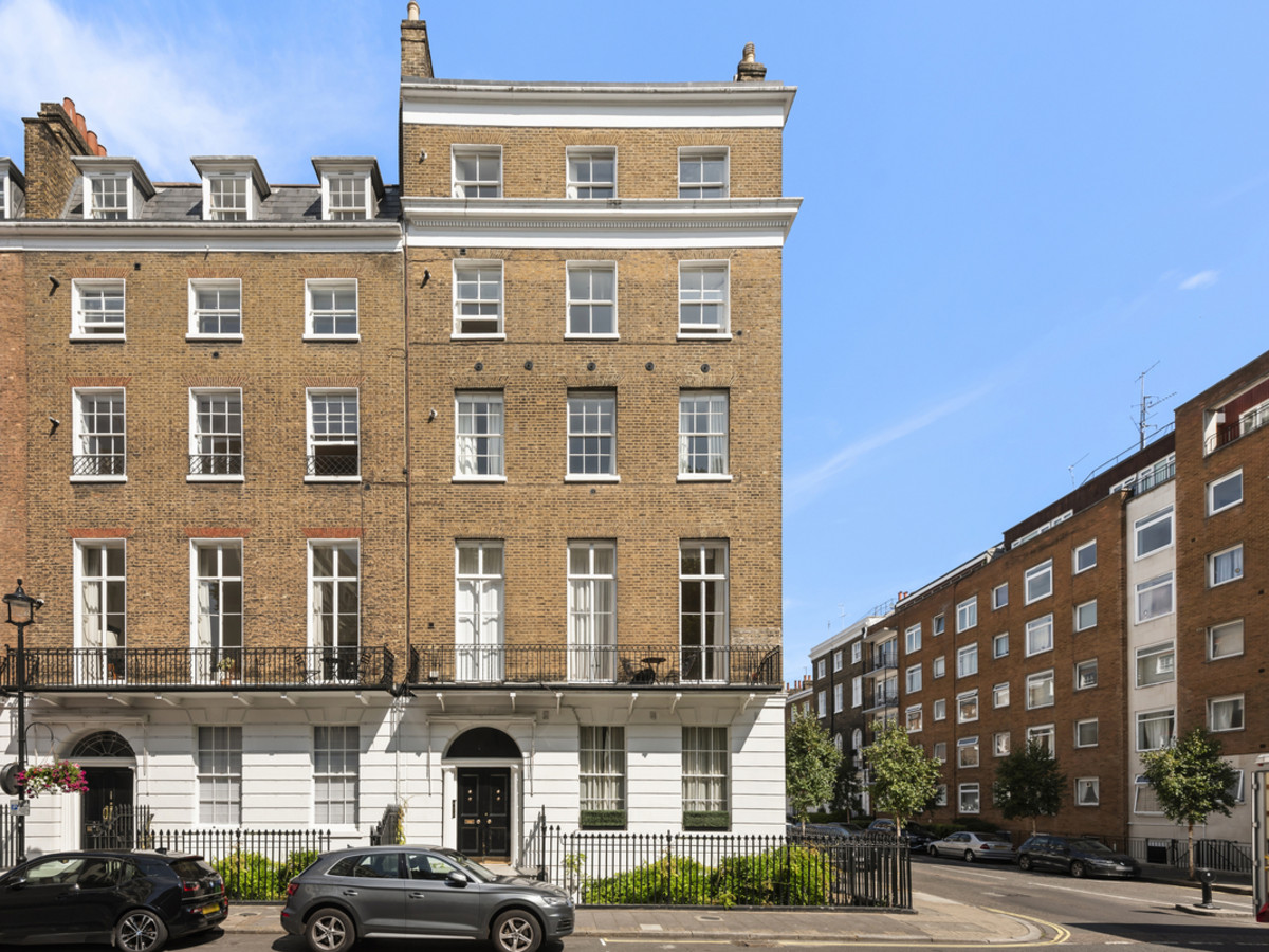 3 bedroom flat for sale