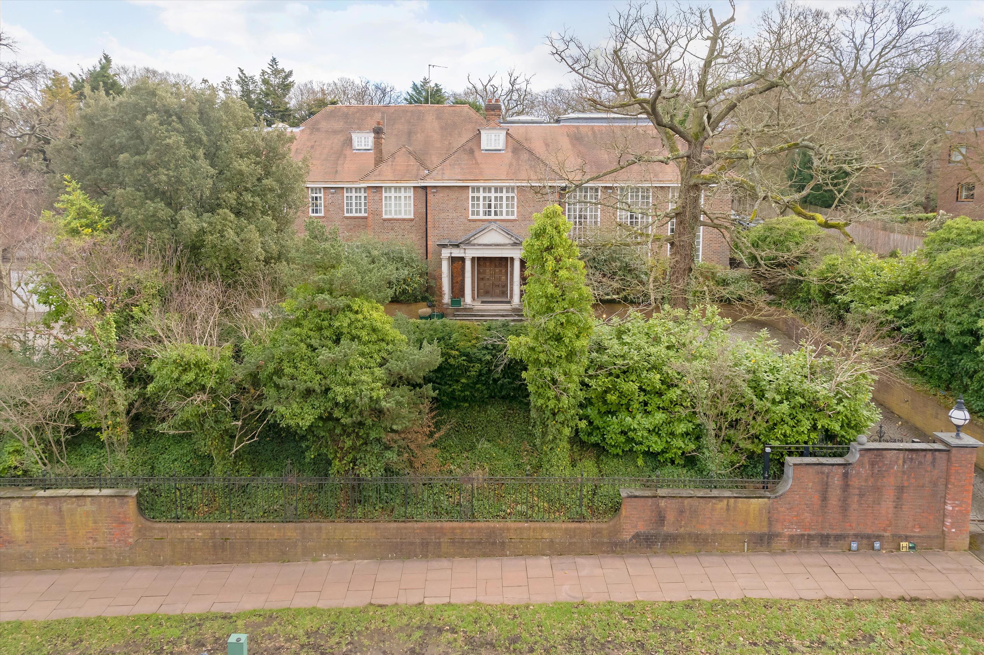 Photos of The Avenue, Hampstead Garden Suburb, London N2