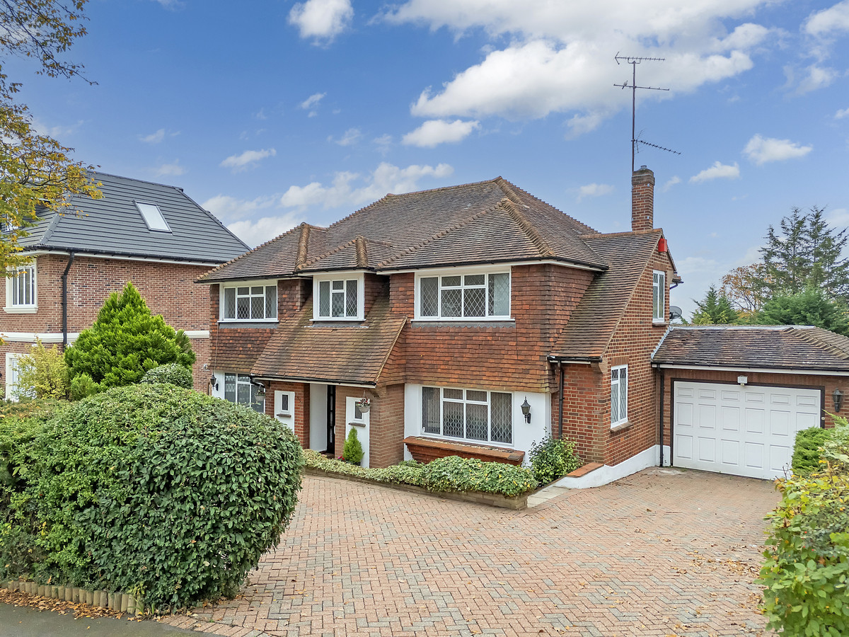 4 bedroom detached house for sale 0