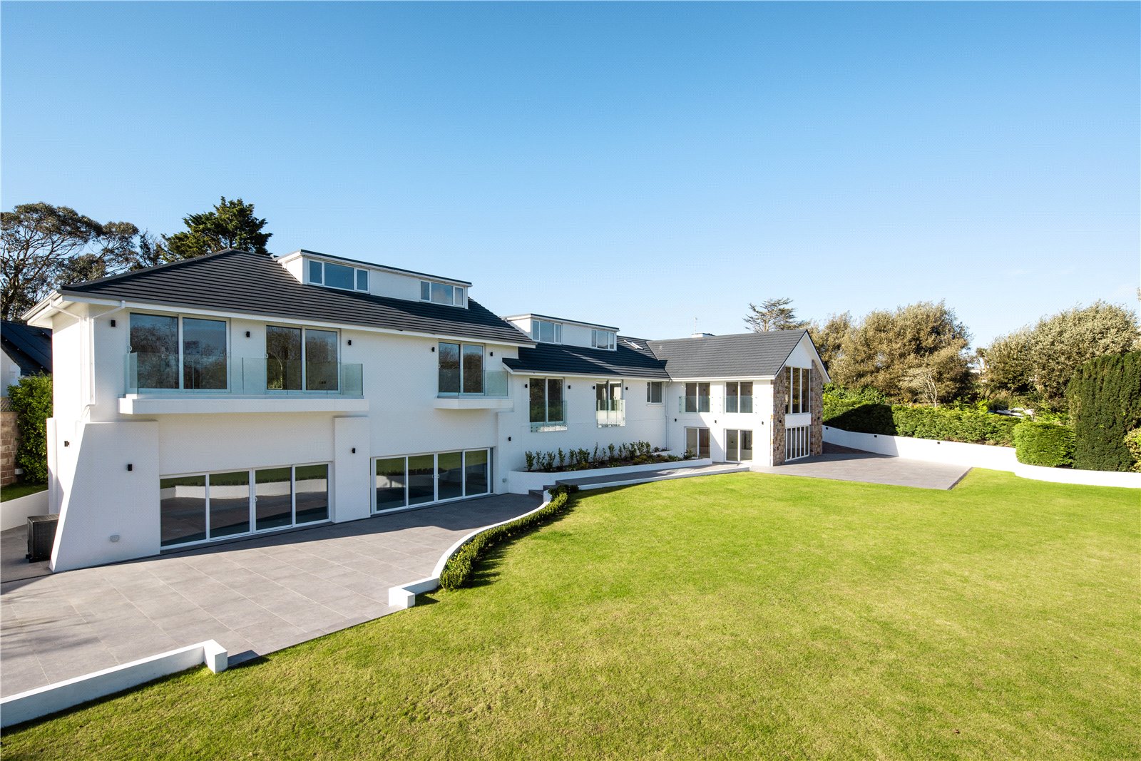 5 bedroom detached house for sale 0