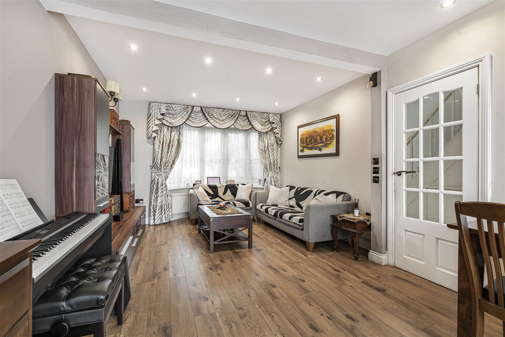 4 bedroom semi-detached house for sale 0