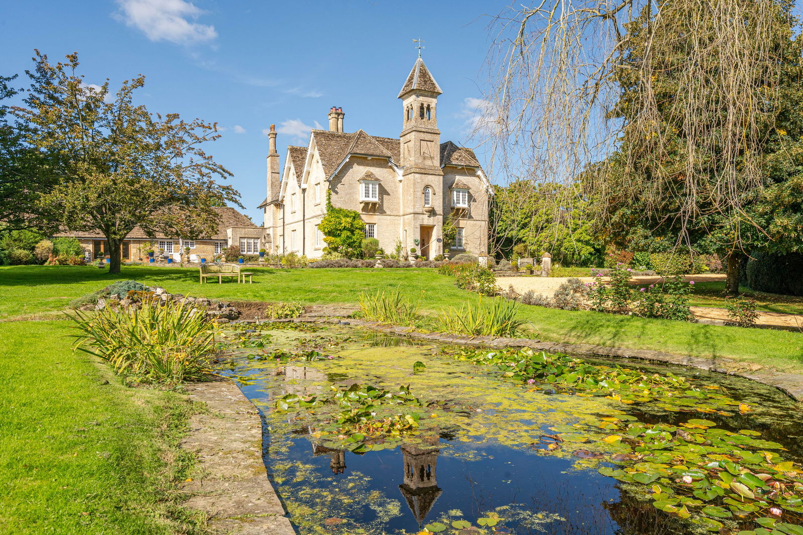 3 bedroom flat for sale