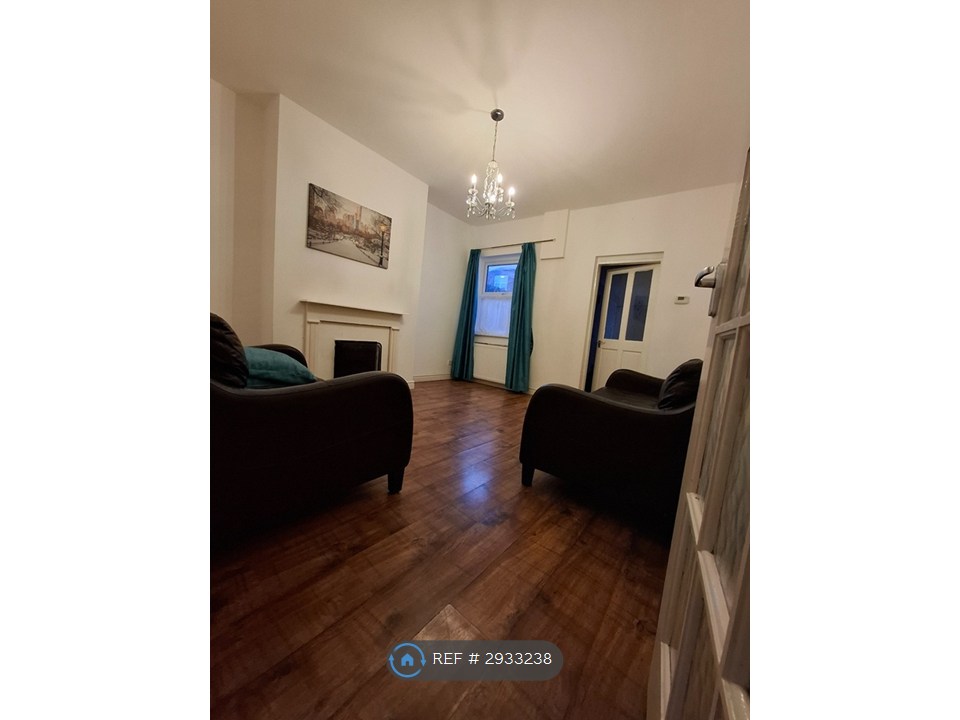 2-bed terraced on Arnside Street, Rusholme, Manchester, £1,255/mo
