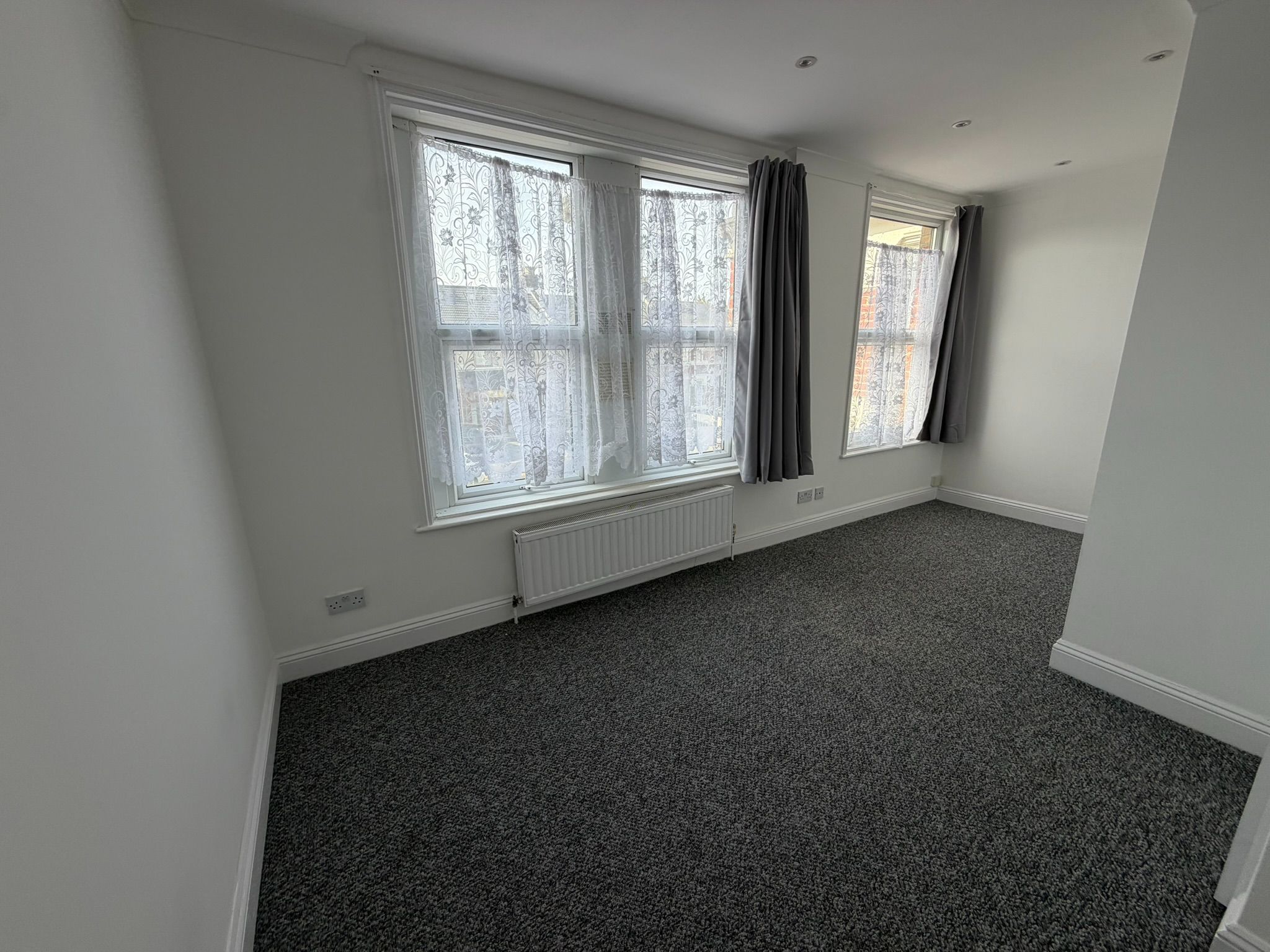 20c Ashgrove Road, Ilford Essex photo 5