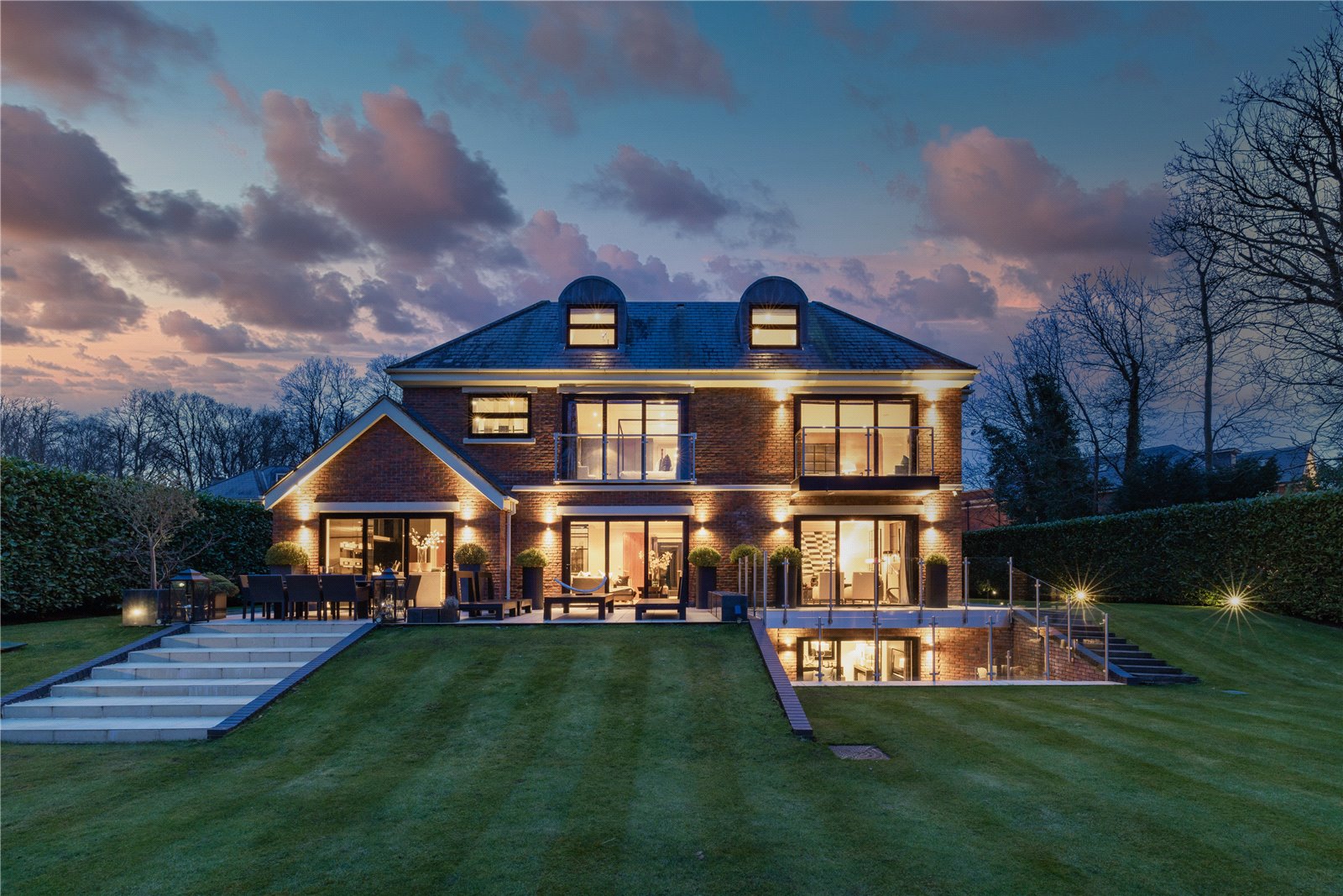 5 bedroom detached house for sale 0