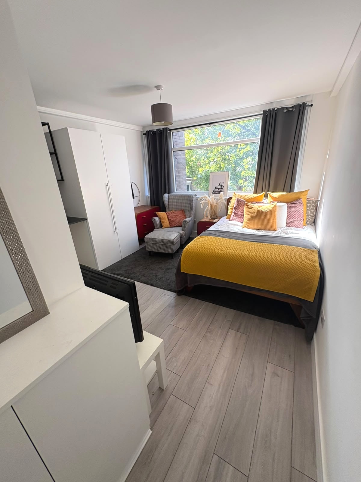 Flat 5, 128, Coburg Crescent, London photo 5