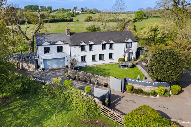 4 bedroom detached house for sale 0