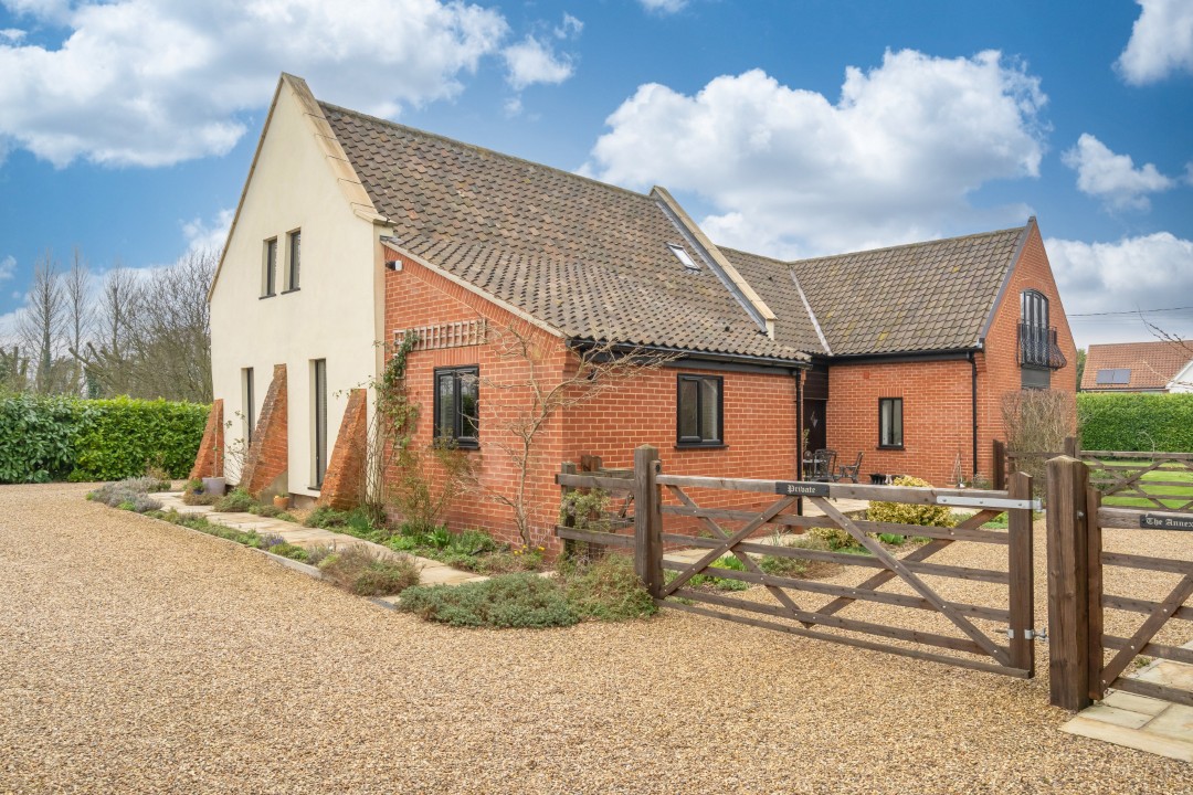 3 bedroom terraced house for sale in London