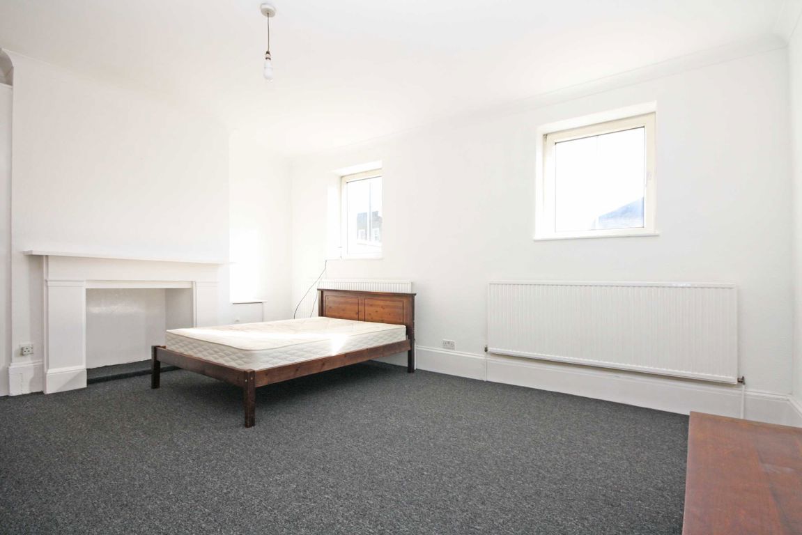 Flat 2, 284, Uxbridge Road, London photo 5