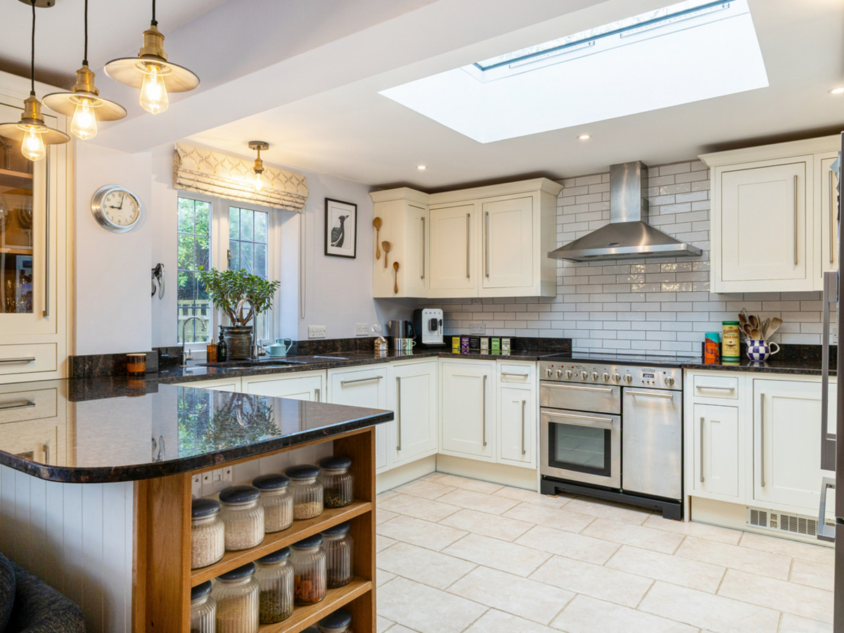 5 bedroom country house for sale 0