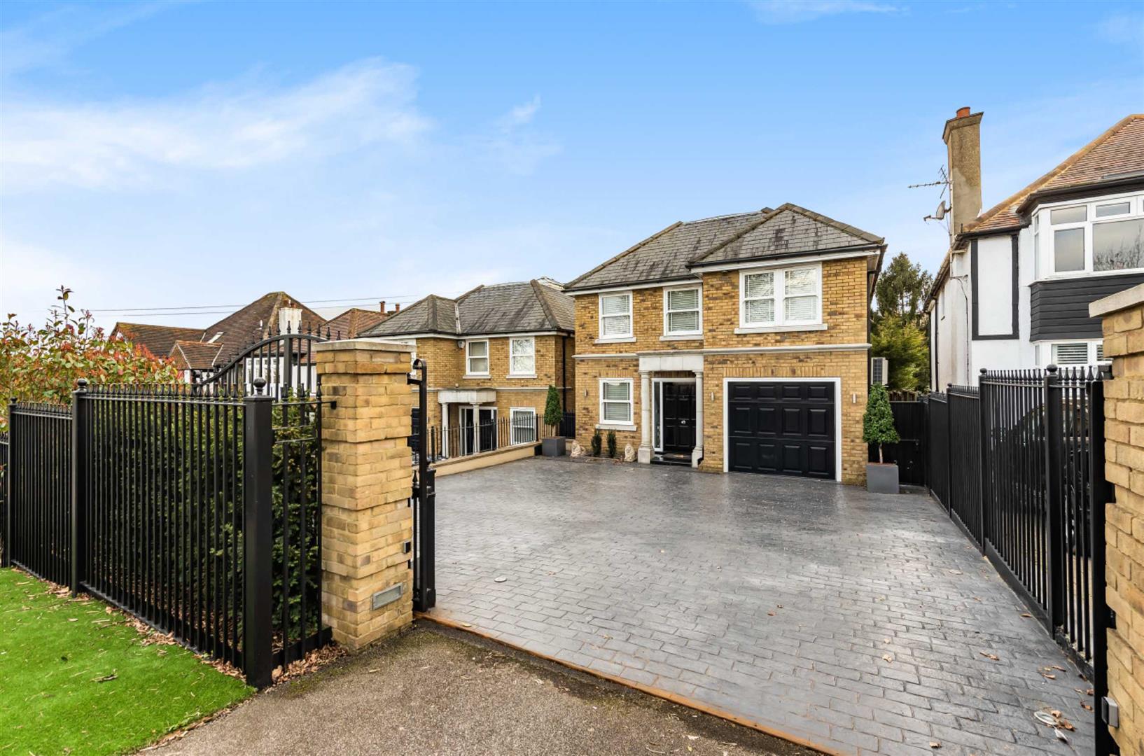 5 bedroom detached house for sale 0