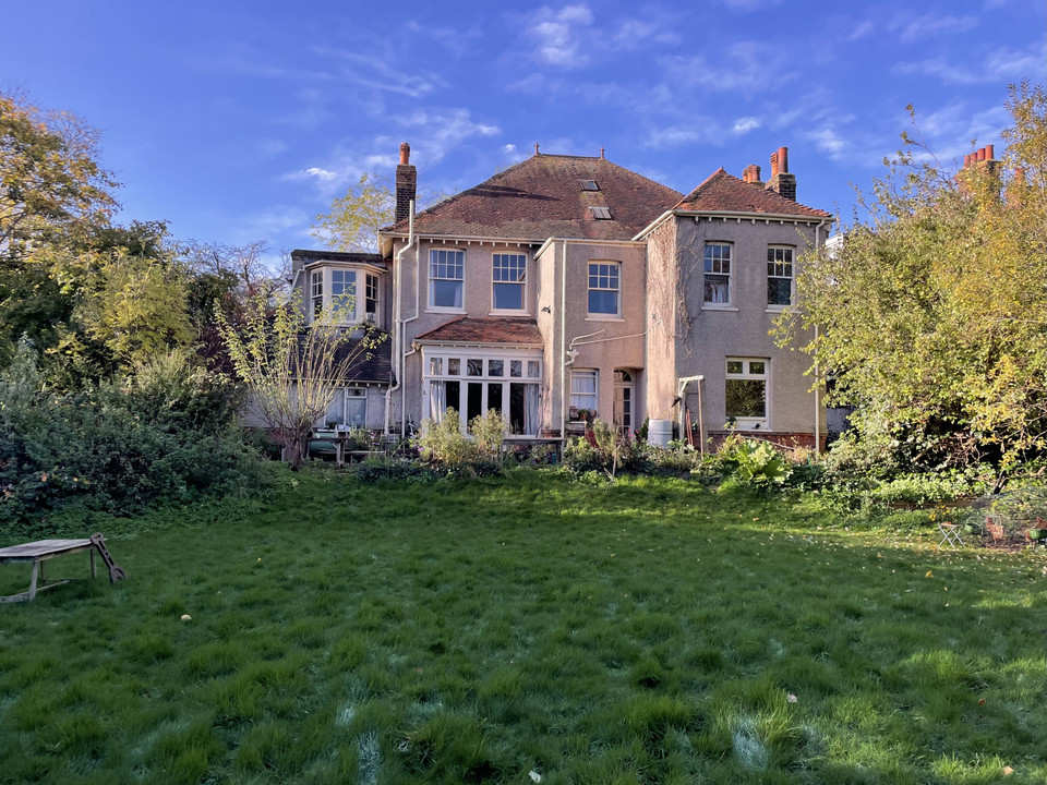 5 bedroom detached house for sale 0