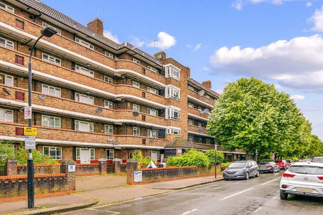 Lawrence Close, London photo 3