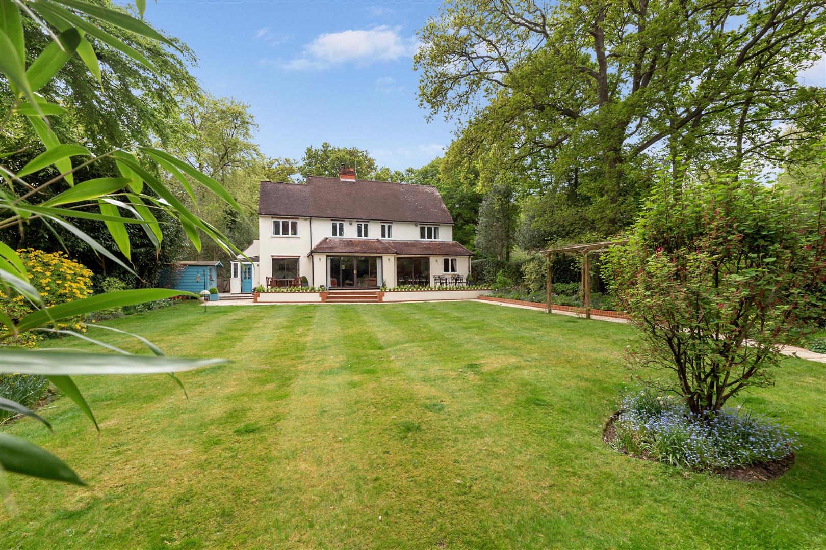 5 bedroom detached house for sale 0