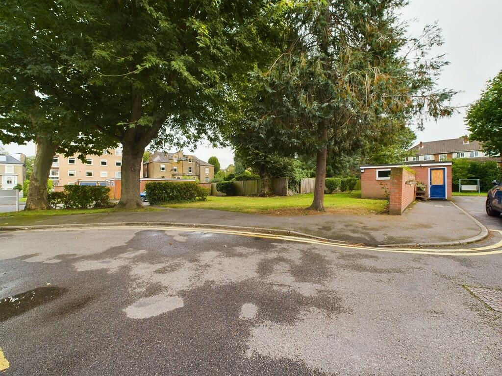 Harriers Close, Ealing photo 5
