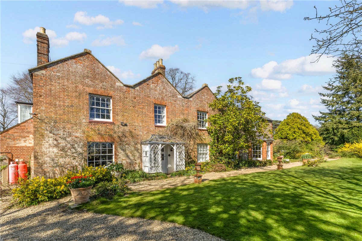 6 bedroom detached house for sale 0