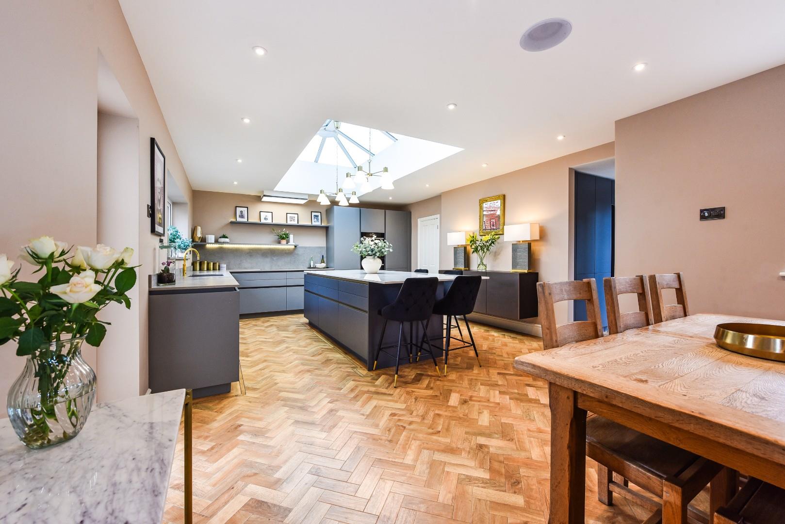 5 bedroom detached house for sale 0