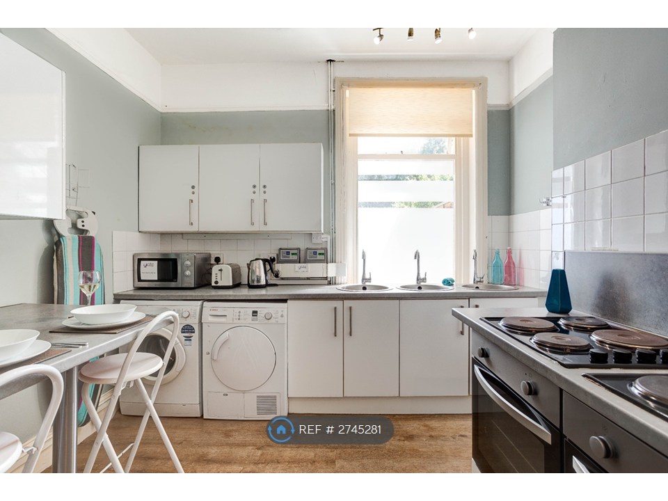 1-bed house on Elms Avenue, Eastbourne, £575/mo