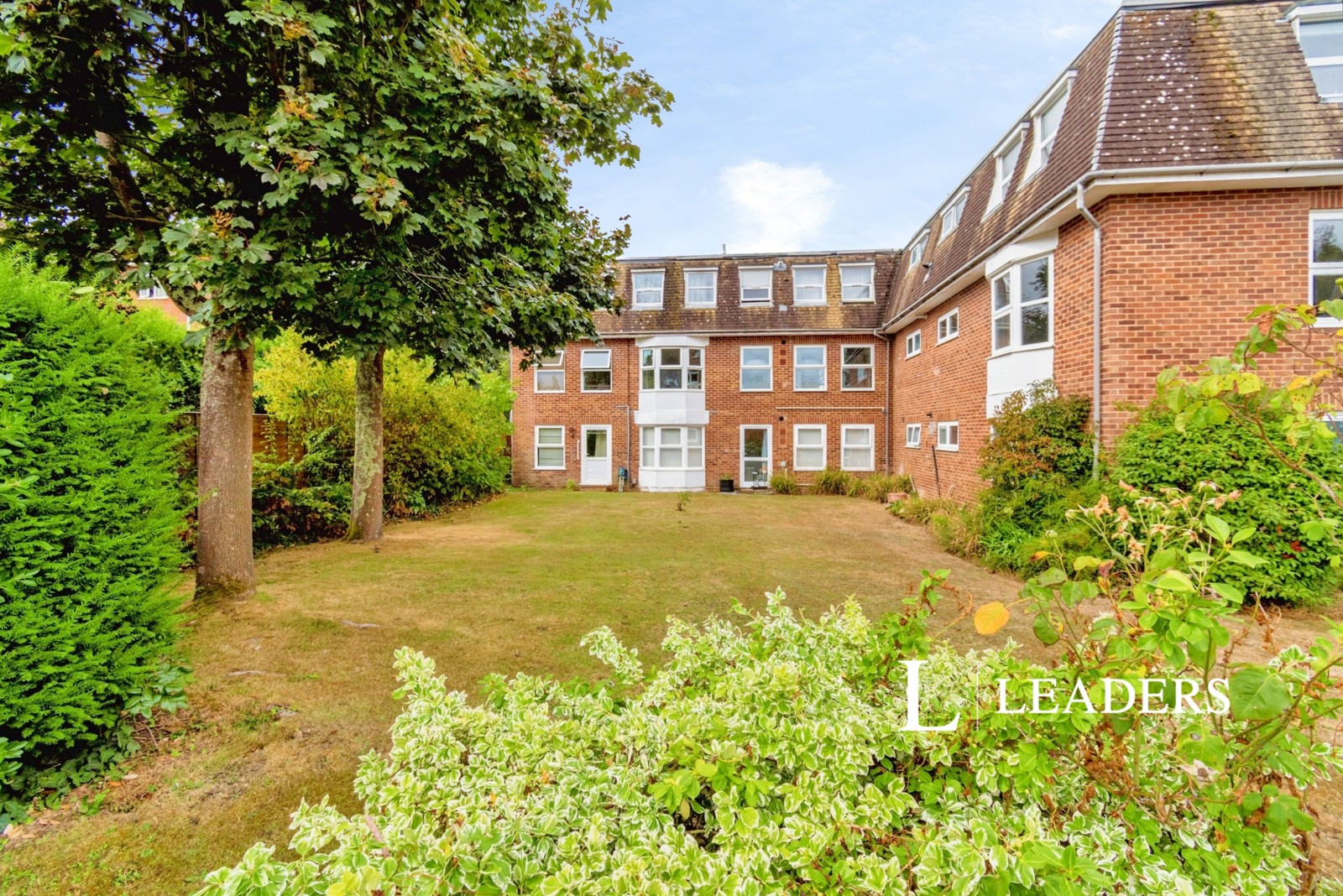 2-bed flat on Flat 4, Elm Court, 362, Spring Road, Hampshire, £1,200/mo