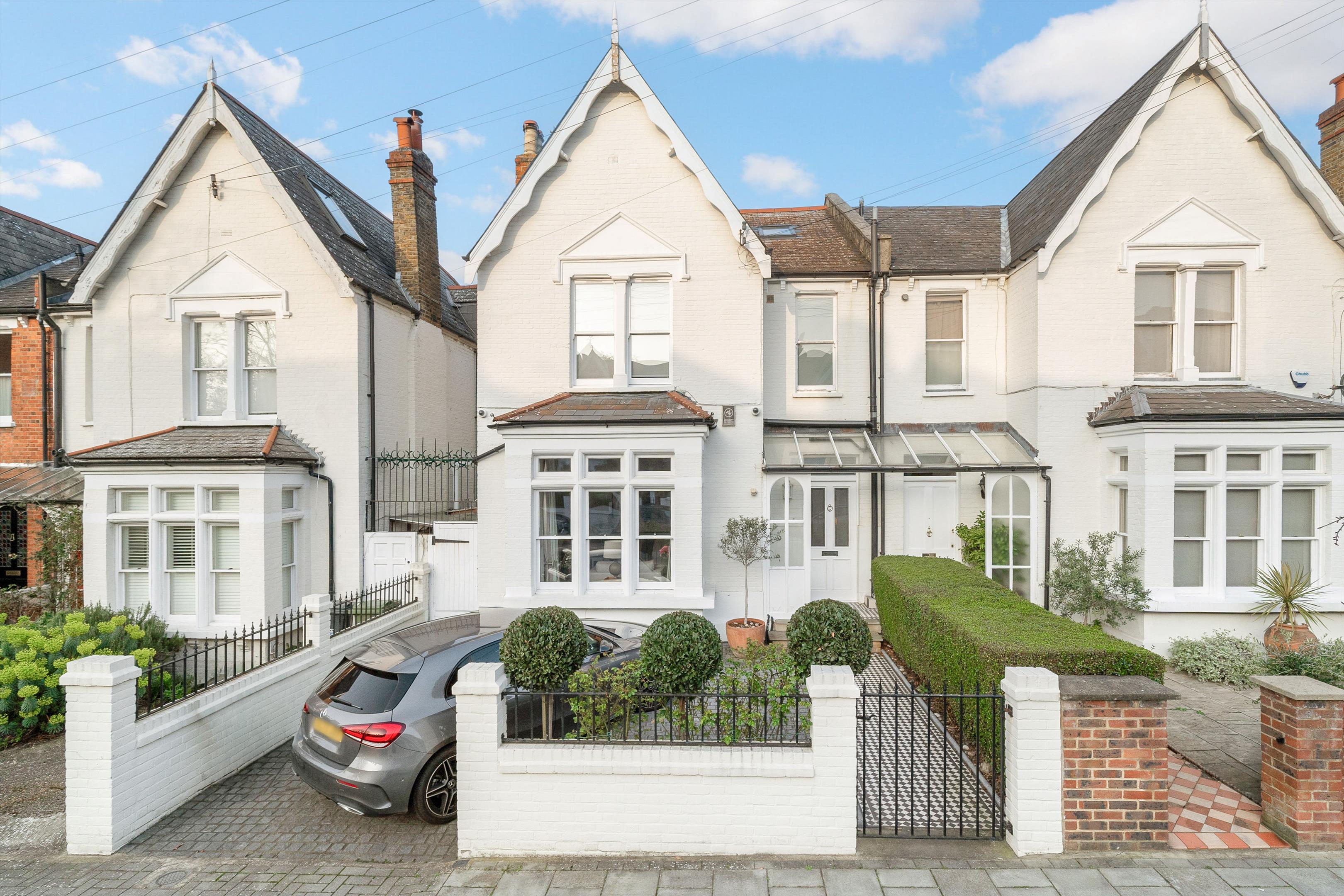 6 bedroom semi-detached house for sale 0