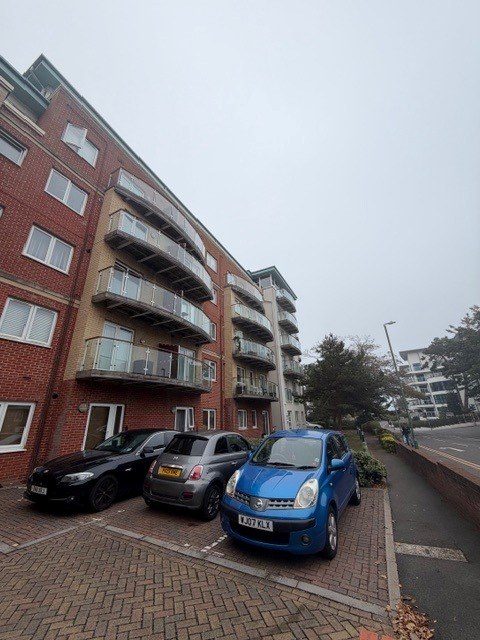 Flat 49, The Breeze, Bournemouth photo 3