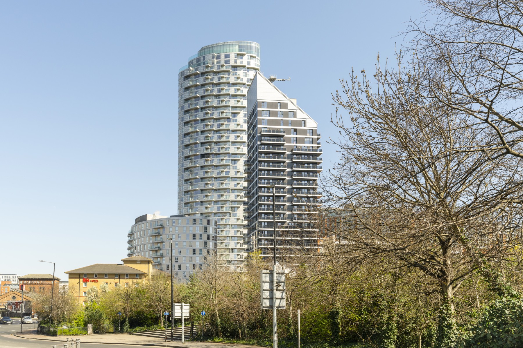 3 bedroom flat for sale 0