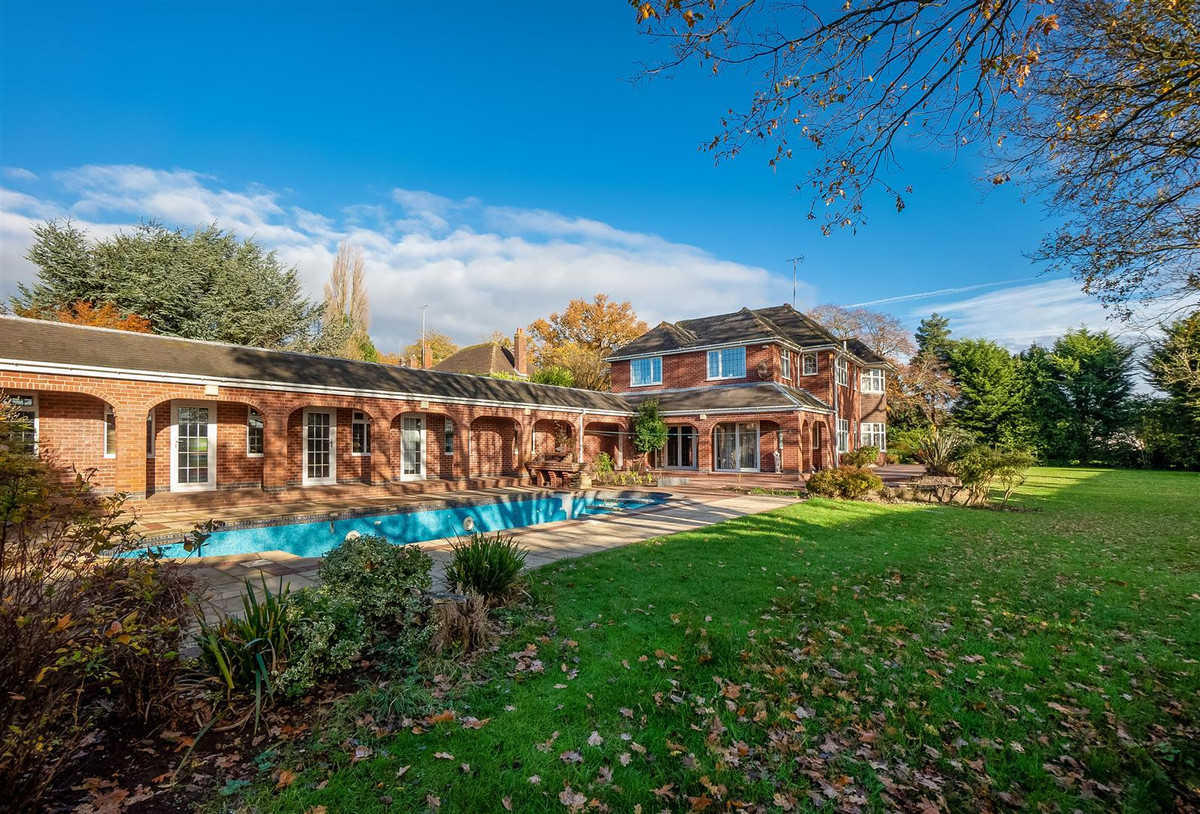 Photos of Stoneleigh Road Coventry, Warwickshire CV4 63840934