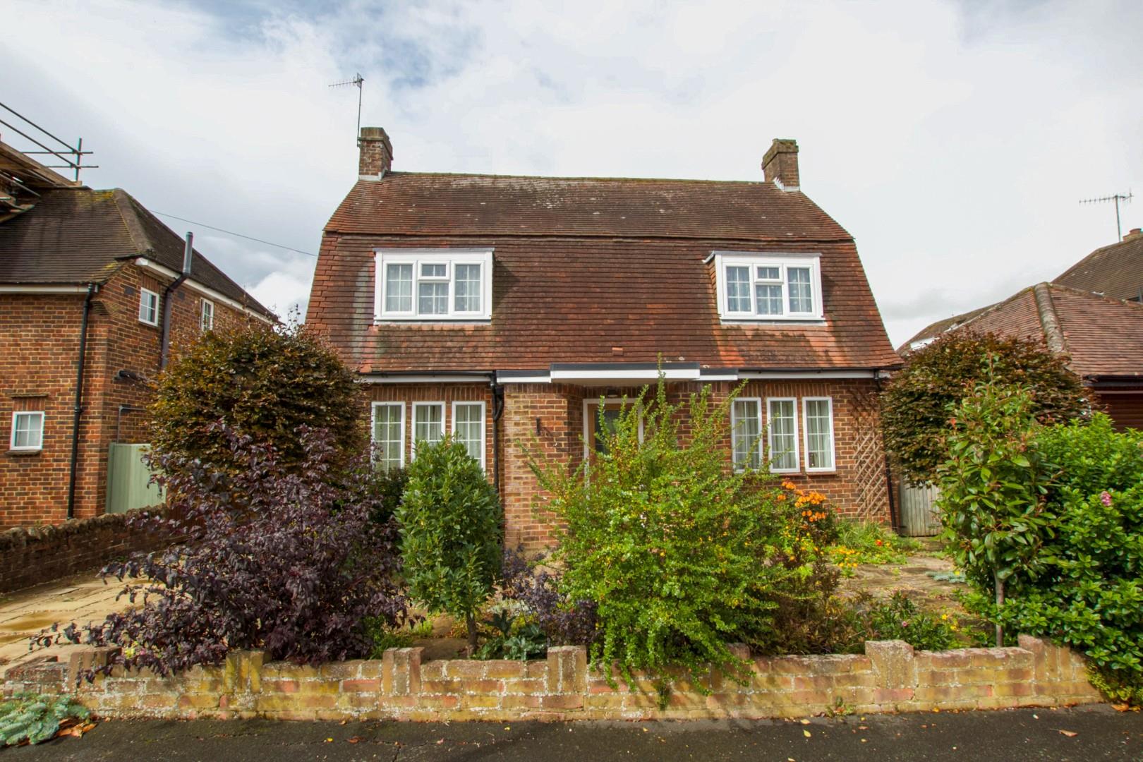 3-bed detached on 10, Briar Way, Guildford, £685,000
