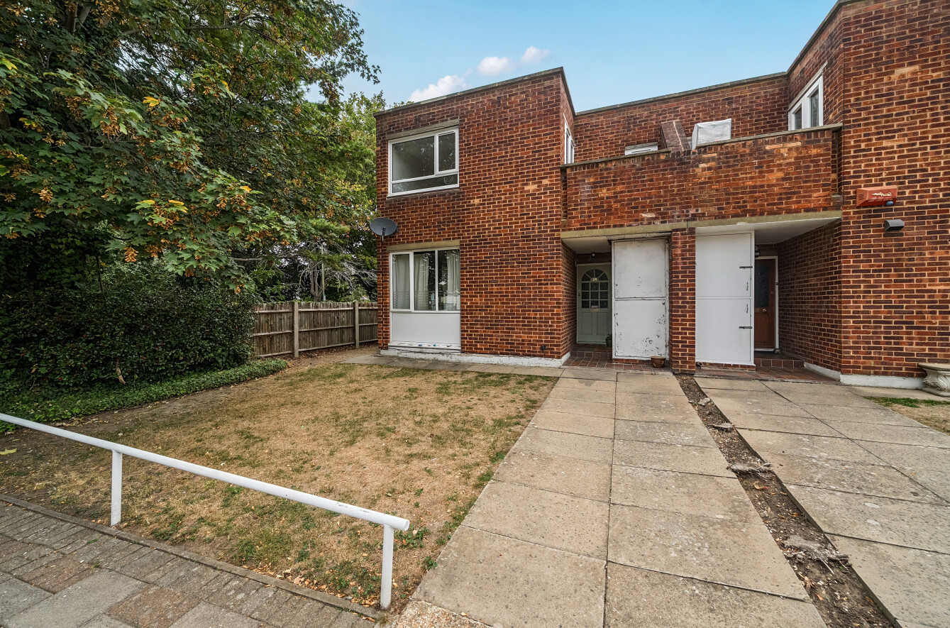 2 bed flat for sale