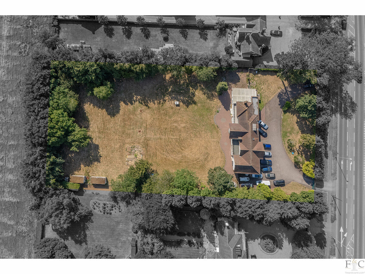 7 bedroom detached house for sale 0