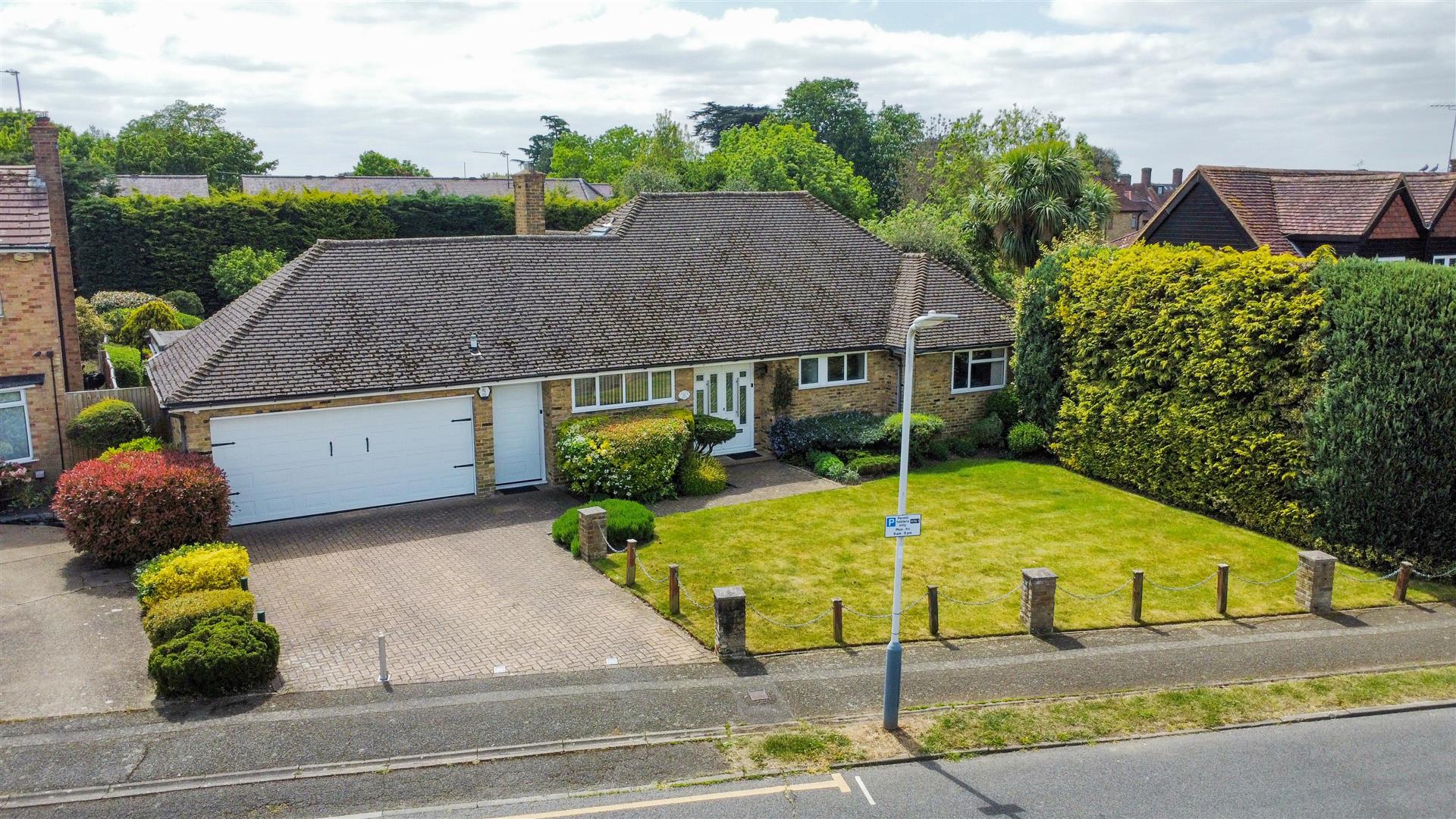 5 bedroom detached house for sale in Chichester