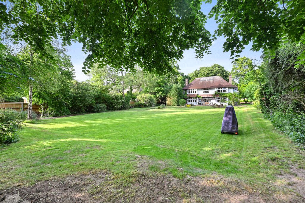 5 bedroom detached house for sale 0