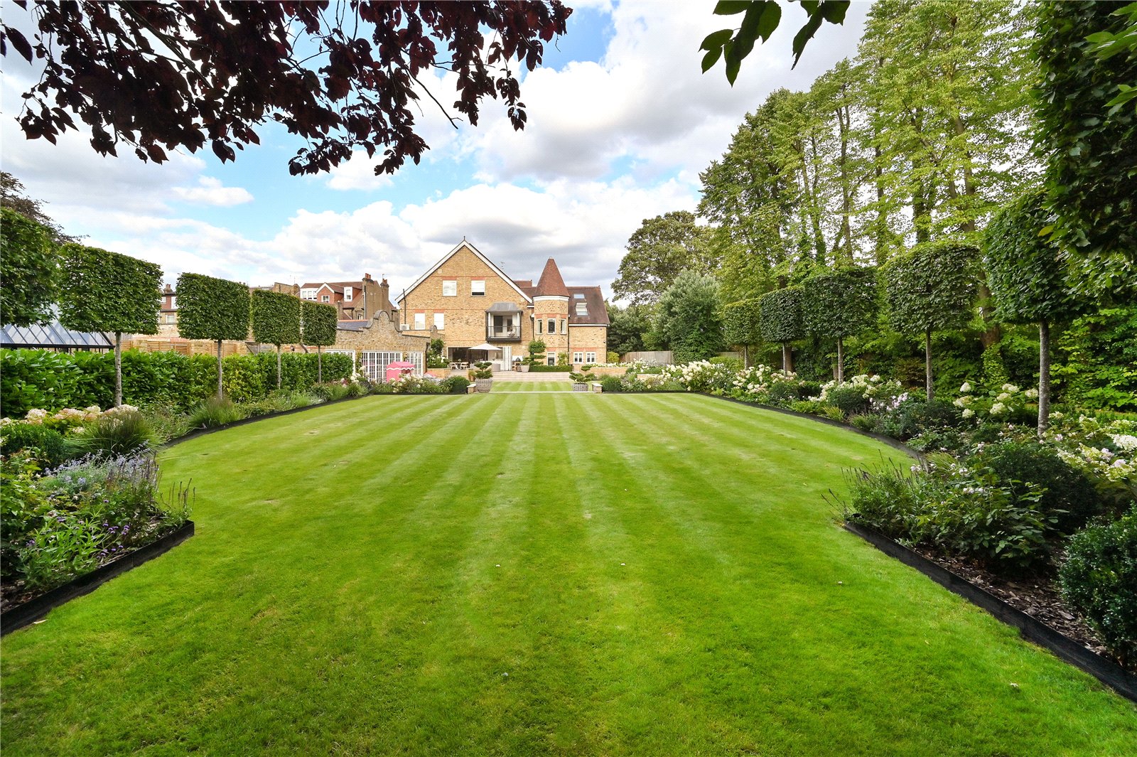 6 bedroom detached house for sale