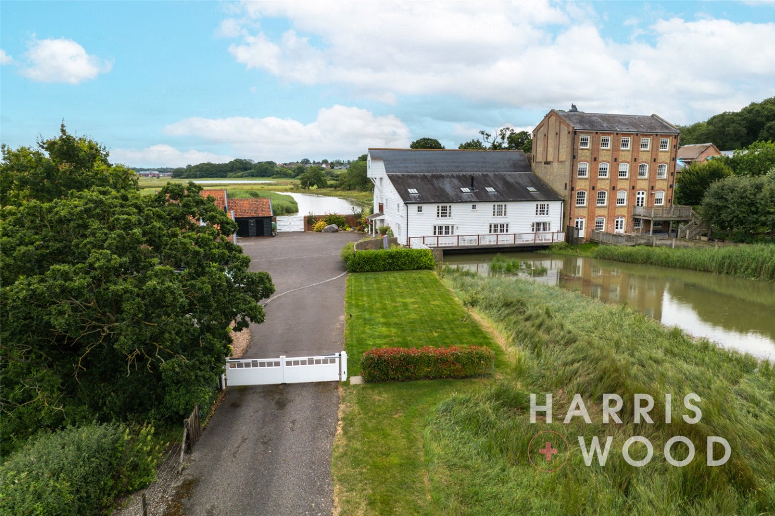 6 bedroom detached house for sale 0